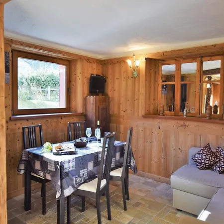 Maison De *